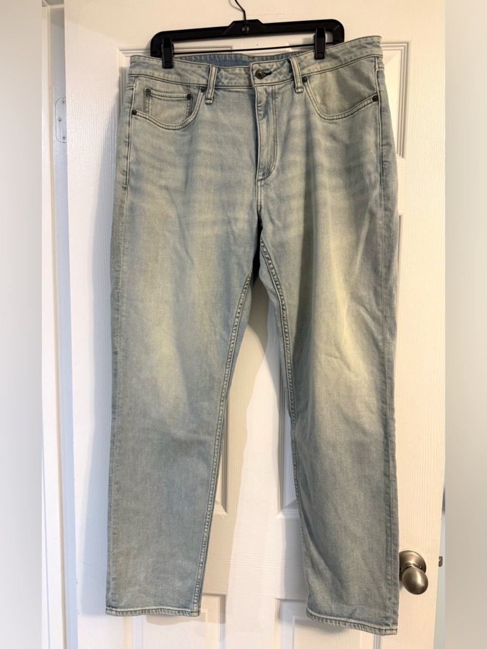 Men’s Rag & Bone Athletic Fit Jeans – Light Wash Blue (36x32)